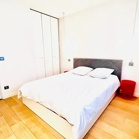 Апартаменти Liv Homes Gambetta
