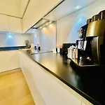 Liv Homes Gambetta アパート *